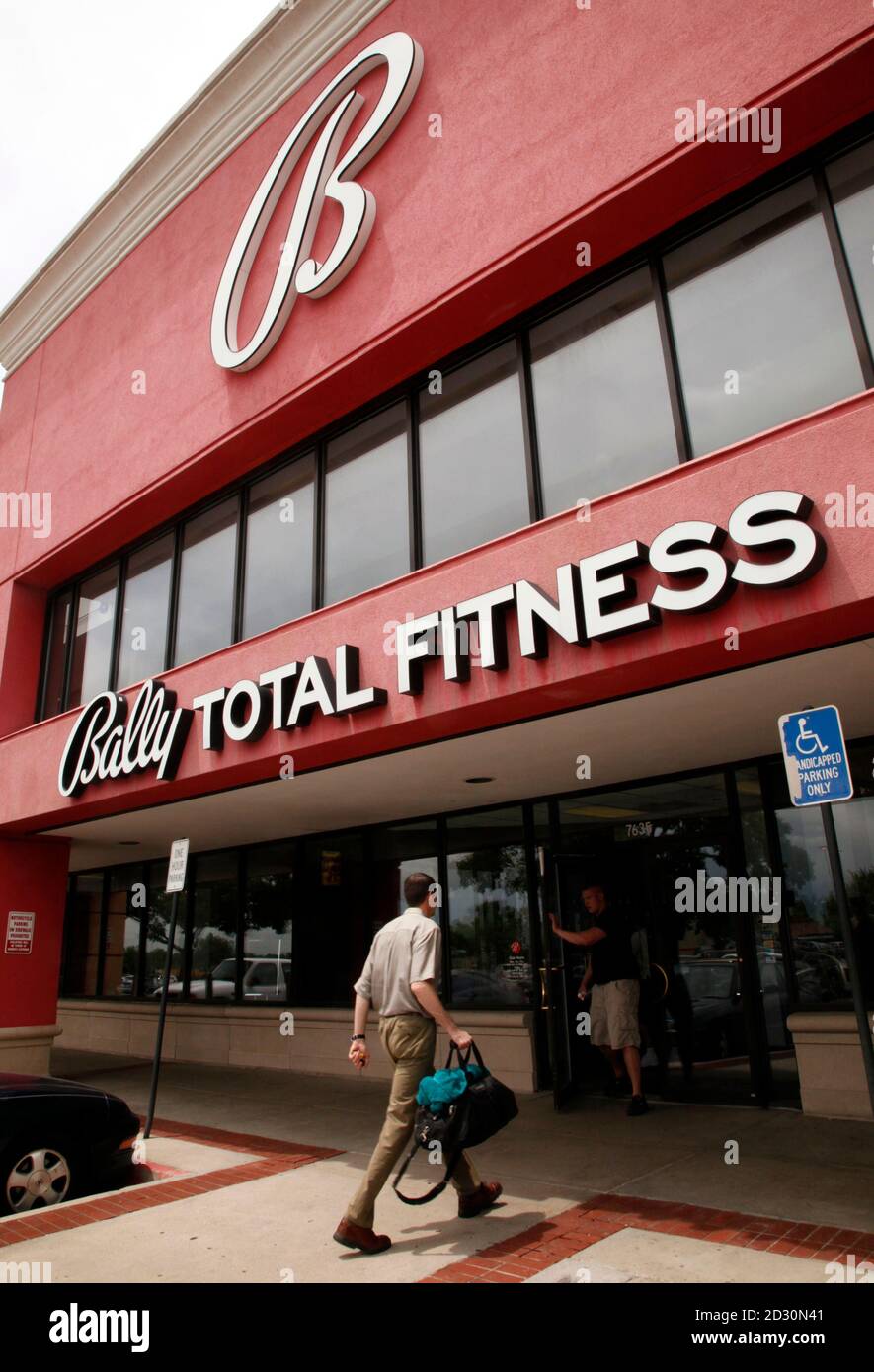 A member walks into the Bally Total Fitness facility in Arvada, Colorado  June 15, 2009. U.S. health-club operator Bally Total Fitness Holding Corp  has reached a deal with its lenders on a