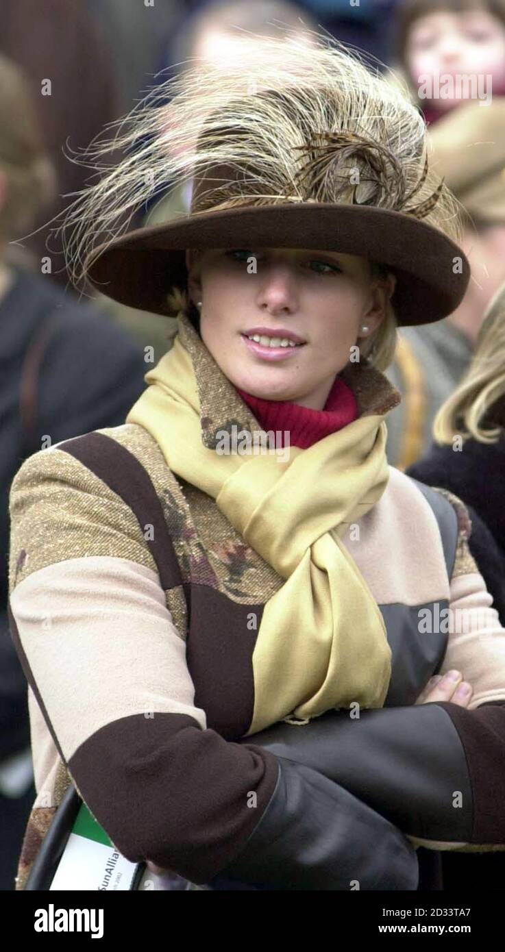 Zara Phillips, Gran hija de la Reina Isabel II, en las carreras de Cheltenham. Foto de stock