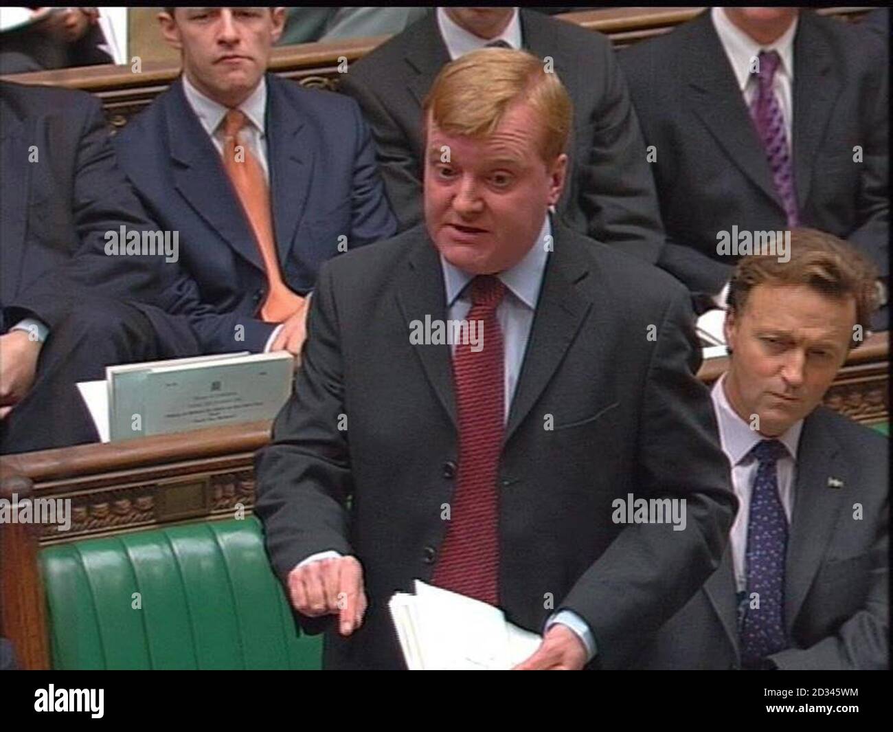 Captura de pantalla del líder demócrata liberal Charles Kennedy durante las preguntas del primer ministro en la Cámara de los comunes, Londres. Foto de stock