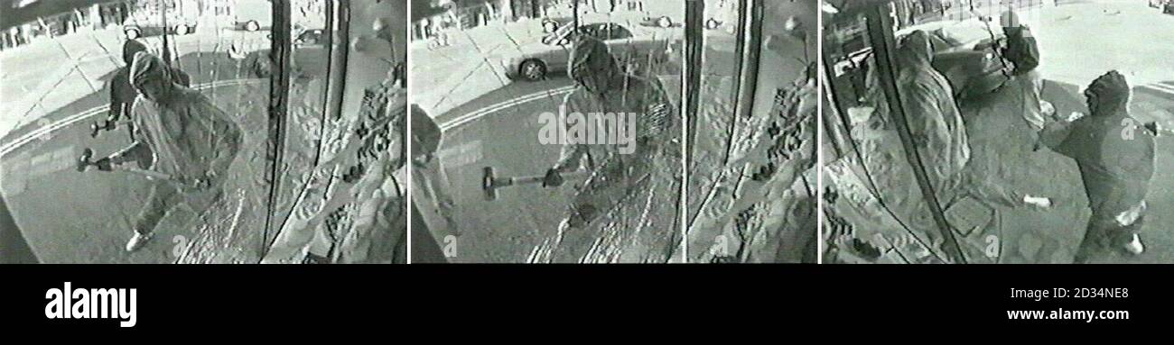 Compuesto de videograbaciones de CCTV proporcionadas por la Policía Metropolitana de una banda de ladrones viciosos del oeste de Londres, a quienes se les dio lo que los detectives han llamado "sentencias ligeras" hoy por una cadena de ataques, tratando de robar a un joyero en Beckonsfield, Hertfordshire, el 25 de mayo de 2005. Foto de stock