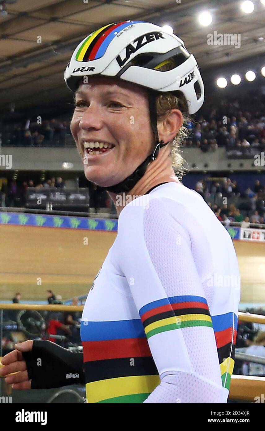 Kirsten Wild de Holanda durante el día dos de la Tissot UCI Copa del Mundo de ciclismo en pista en el Lee Valley VeloPark, Londres. Foto de stock