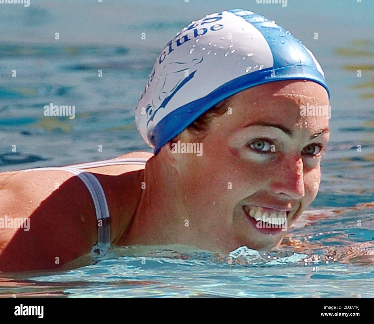 El nadador sueco Therese Alshammar sonríe después de ganar la final de 50 m  libre para el equipo de Minas Tennis Club en el campeonato nacional de  natación de Brasil en Belo
