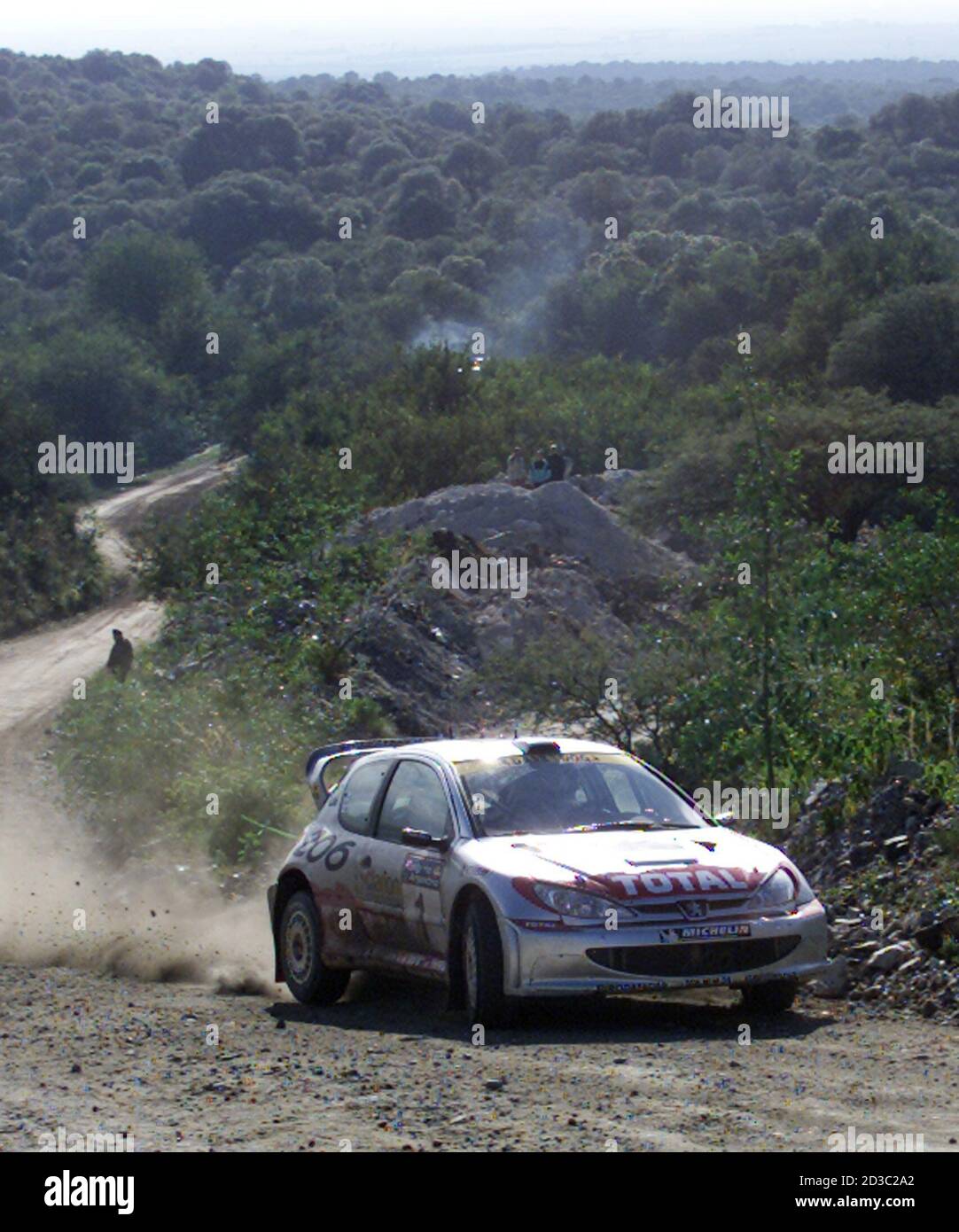 El Finlandés Marcus Gronholm Y El Co Piloto Timo Rautianen Dirige Su Mitsubishi Lancer Durante 1382