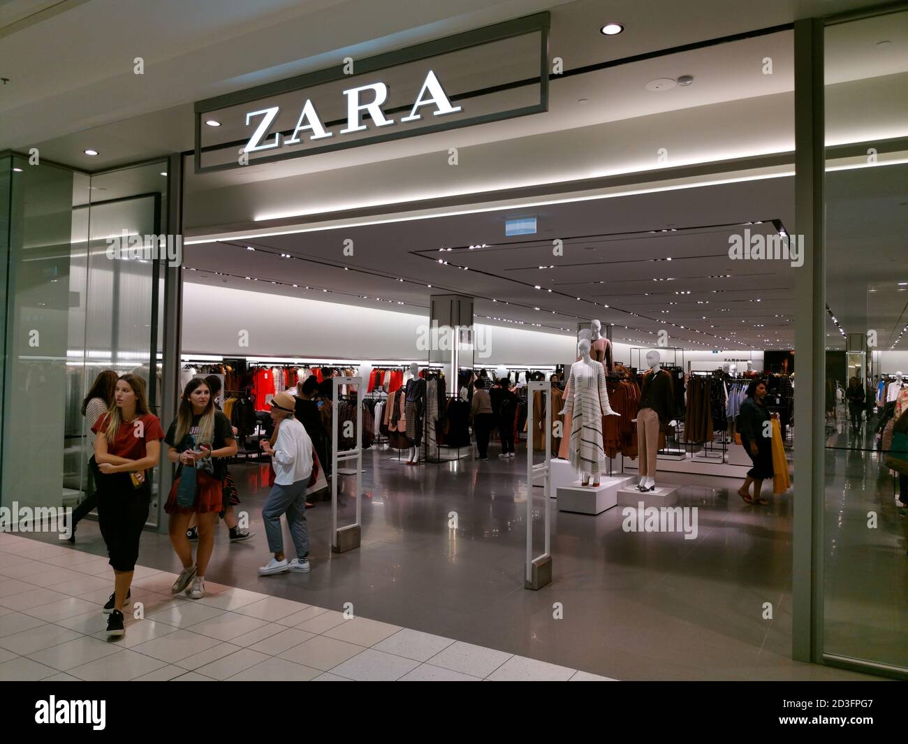 AUCKLAND, NUEVA ZELANDA - 17 de abril de 2019: Auckland / Nueva Zelanda -  17 2019 de abril: Vista de la tienda Zara dentro del centro comercial  Sylvia Park Fotografía de stock - Alamy