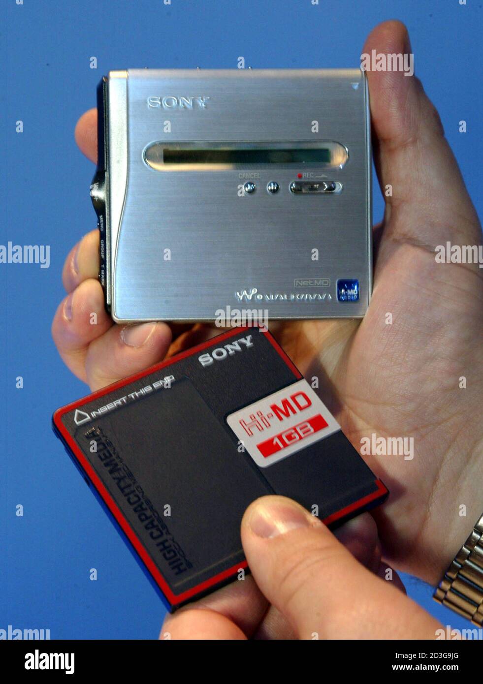 A Sony Hi-MD MZ-NH1 music player and a 1 gigabyte recordable minidisc are  displayed during the Consumer Electronics Show in Las Vegas, Nevada,  January 8, 2004. The new disc costs $7.00 can