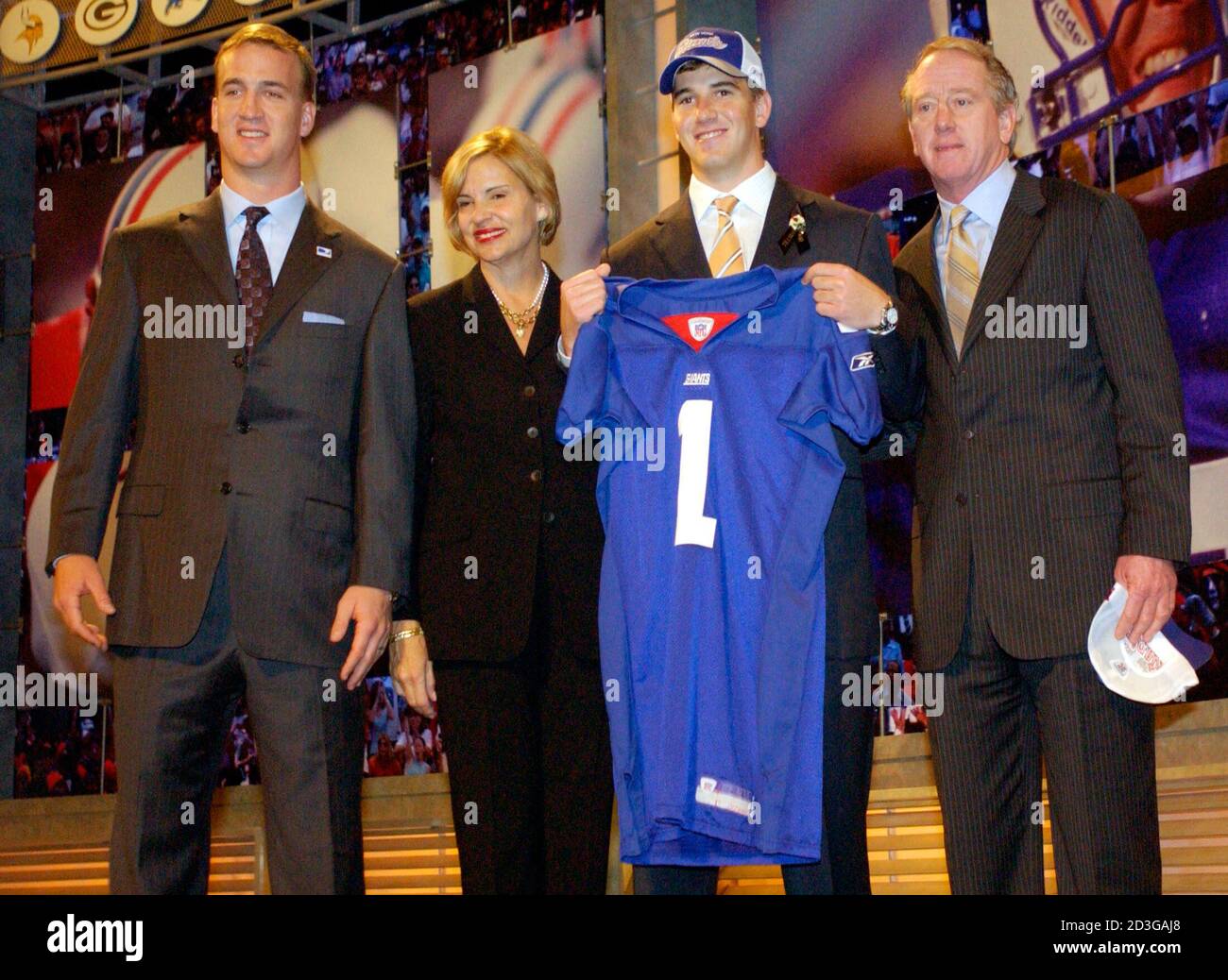 eli manning c on jersey