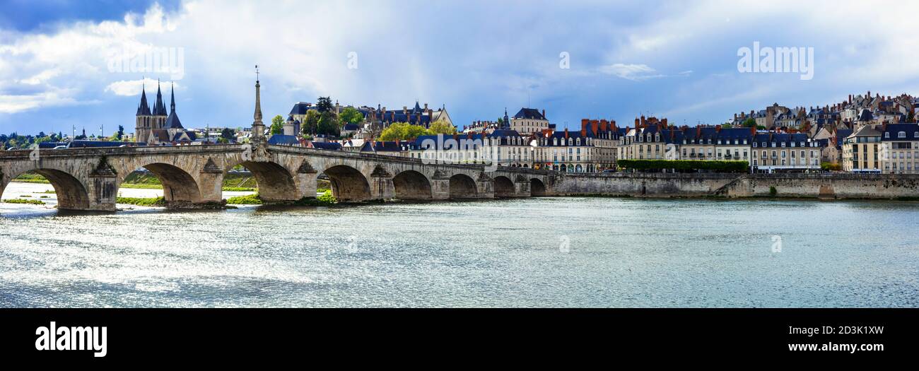 Viaje y monumentos de Francia. Ciudad medieval de Blois, famoso castillo real del valle del Loira Foto de stock