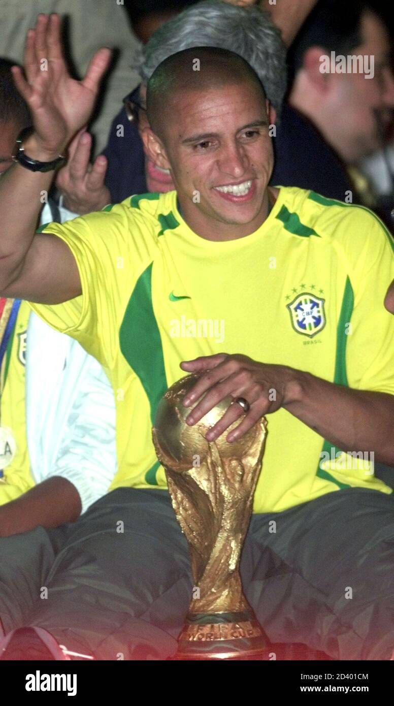 Brazilian Roberto Carlos Celebrates With The Fifa Trophy In Rio De Janeiro July 2 02 The Brazilian Roberto Carlos Celebrates With The Fifa Trophy In Rio De Janeiro July 2 02 The