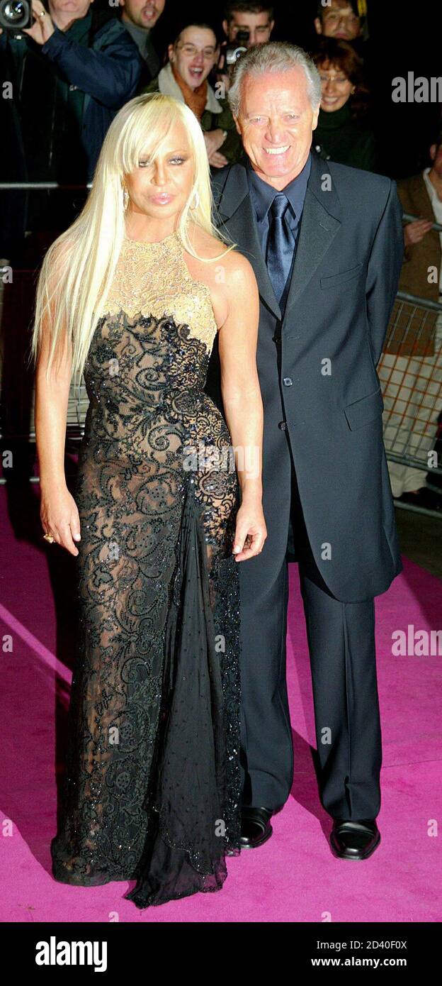 Gianni Versace, Elton John, Donatella Versace © GRANATAIMAGES Fotografía de stock - Alamy Gianni Versace, Elton John, Donatella Versace © GRANATAIMAGES Fotografía de stock - Alamy