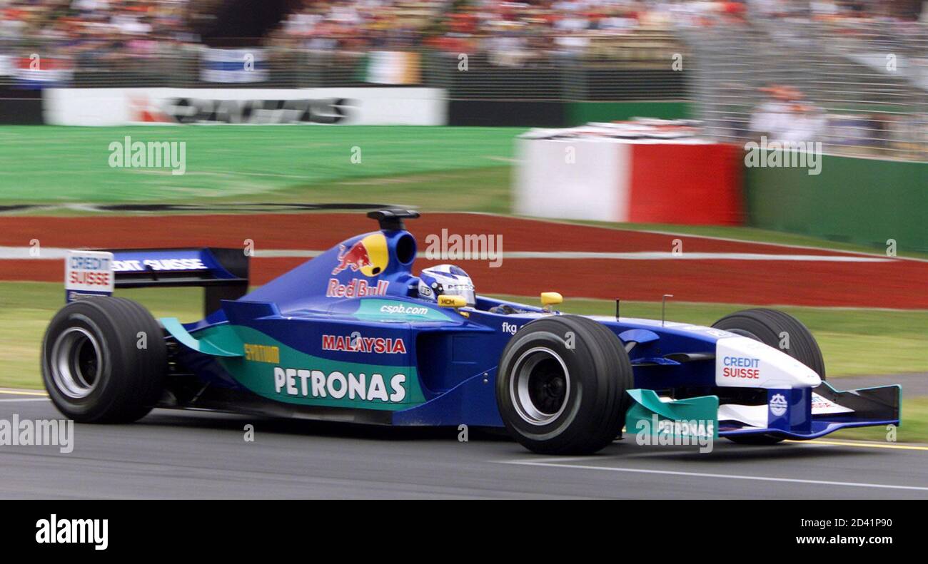 Saubers Rookie piloto de Fórmula uno Kimi Raikkonen en acción en el Gran Premio de Fórmula uno de Australia en Melbourne 4 de marzo de 2001. Raikkonen terminó en séptima posición con el mundo defensor de Ferrari Michael Schumacher ganando con McLarens David Coulthard segundo y Rubens Barrichello tercero. MDB/CC Foto de stock