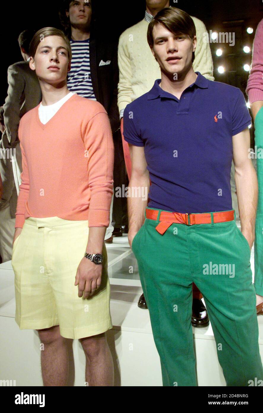 Los modelos para el diseñador Ralph Lauren usan ropa informal de la  colección de primavera 2001 de Polo Ralph Lauren para hombres durante una  muestra informal de la colección en Nueva York,