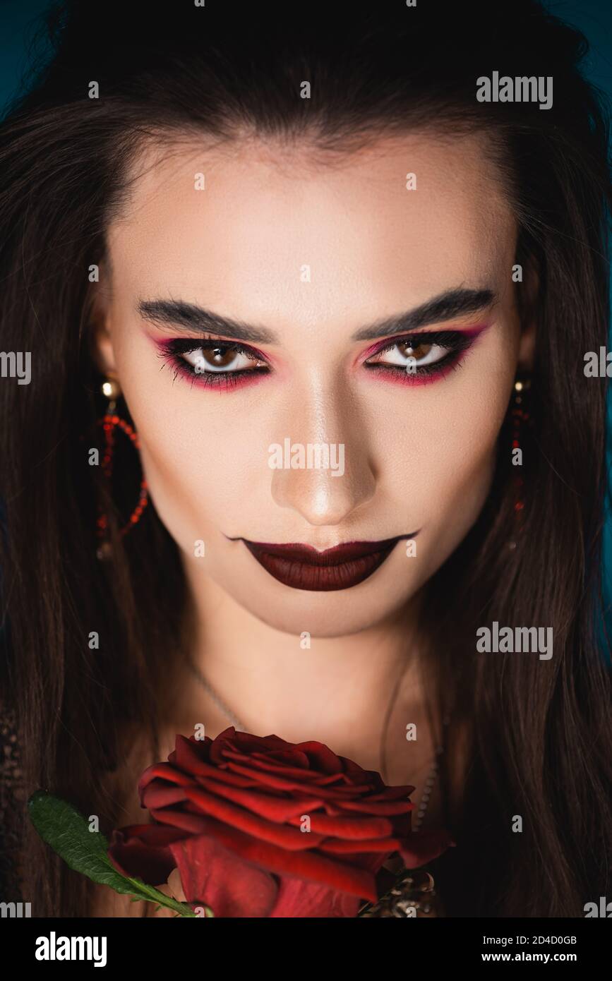 Maquillaje misterioso fotografías e imágenes de alta resolución - Alamy