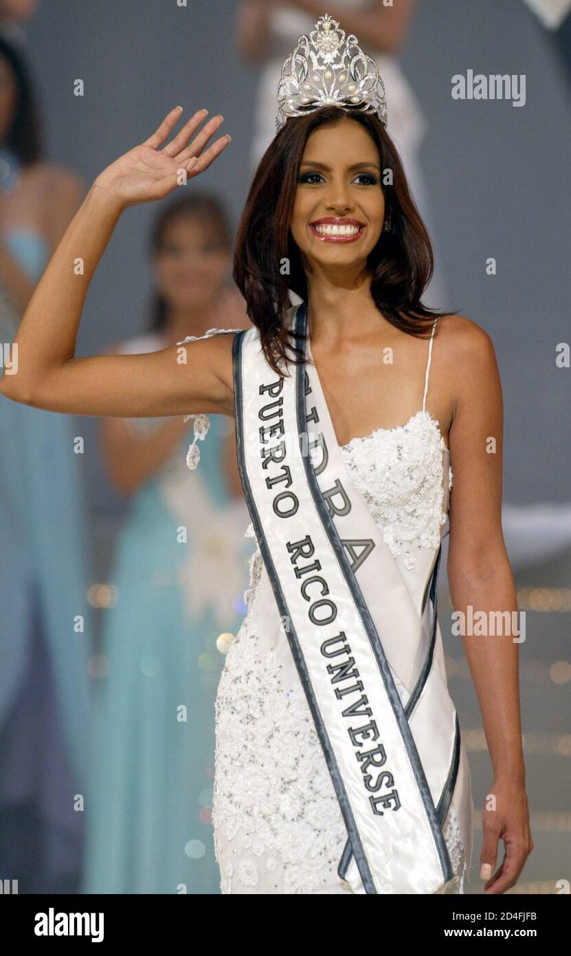 Alba Giselle Reyes de Cidra, Puerto Rico, ondea su mano después de ser  coronada como la nueva Miss Universo Puerto Rico en el Centro de Artes  Escénicas de San Juan, Puerto Rico