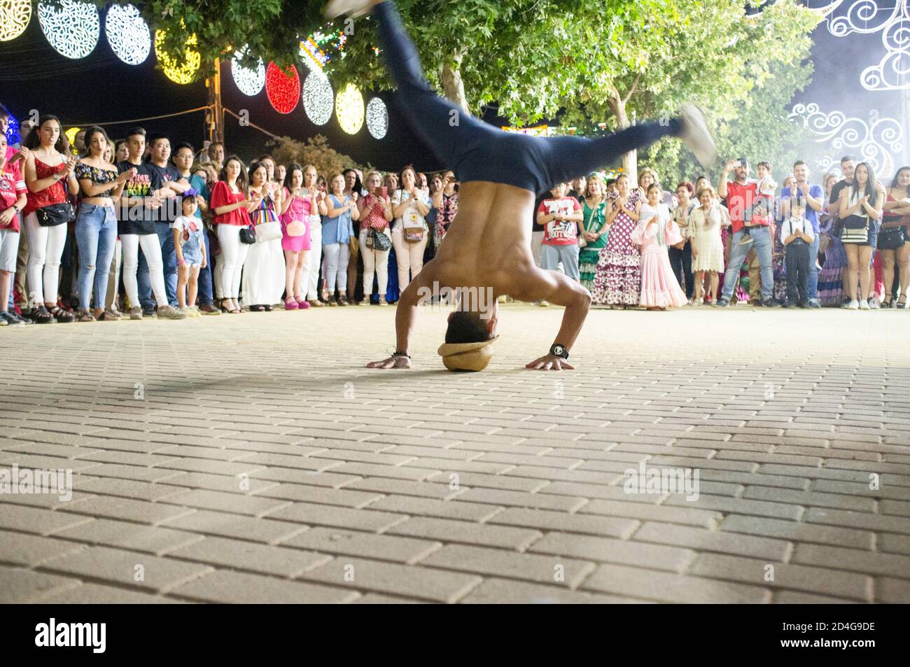 Bailarines callejeros urbanos fotografías e imágenes de alta resolución -  Alamy