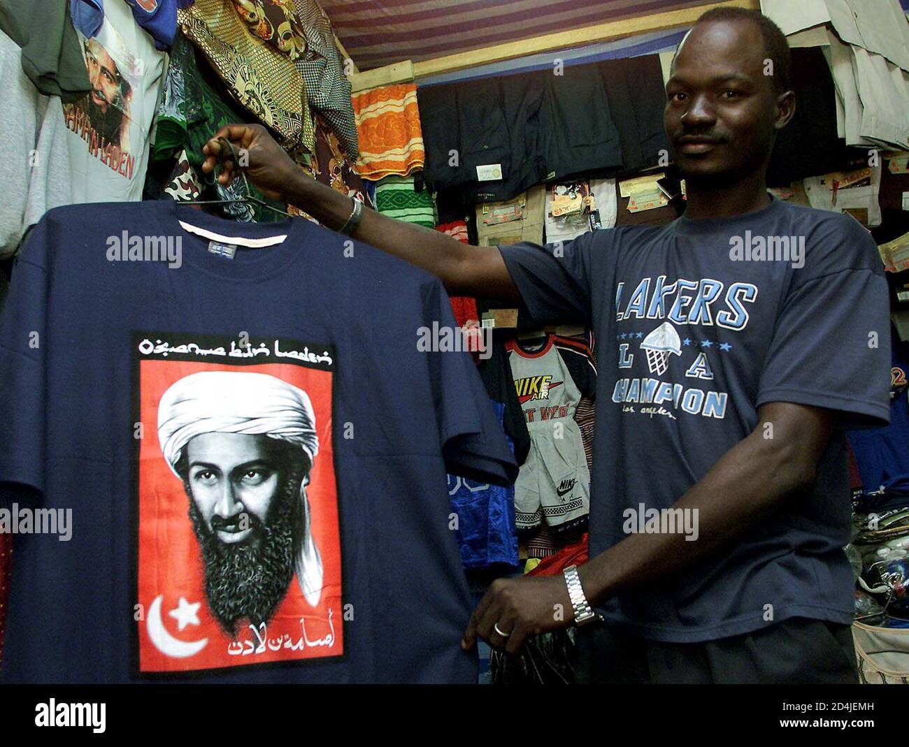 Osama bin laden t shirt fotografías e imágenes de alta resolución - Alamy