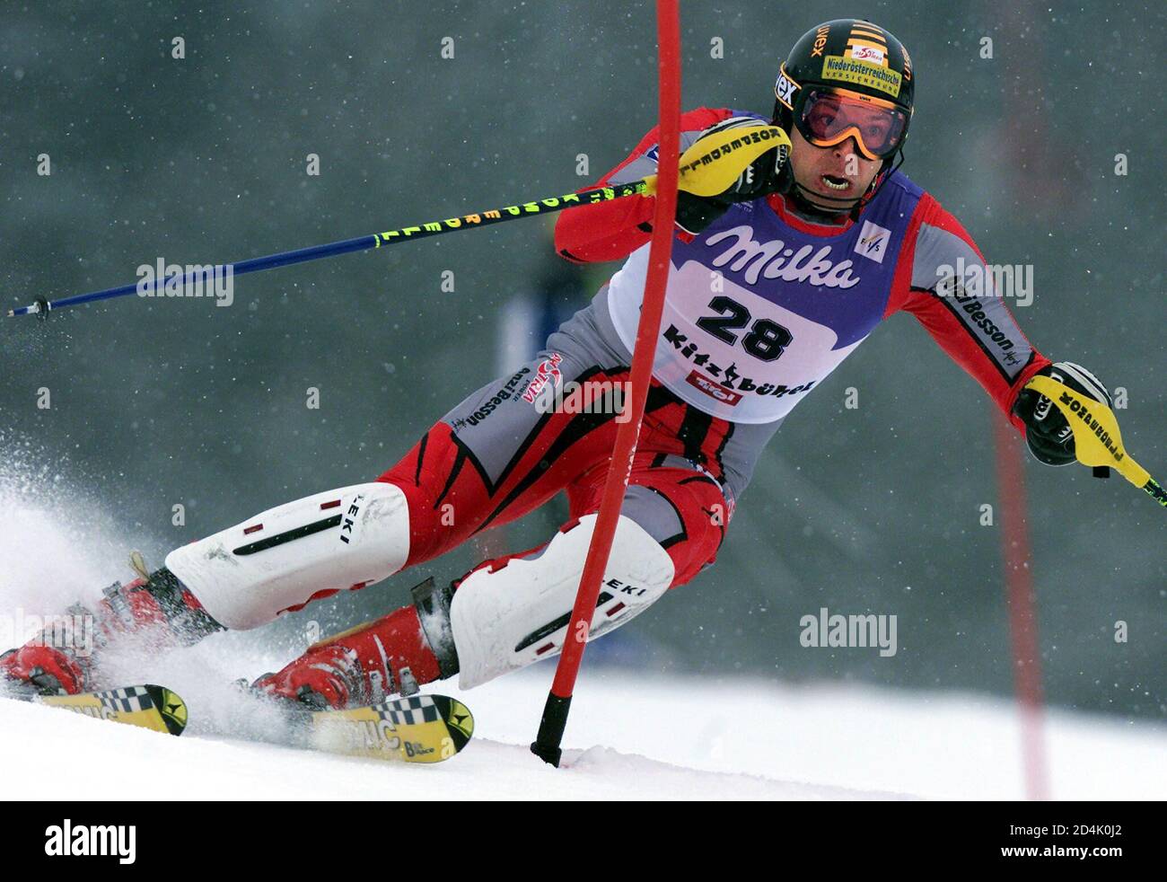 Thomas Sykora bestritt am Sonntag, 20. Jaenner 2002, am Kitzbueheler Ganslernhang den letzten Weltcup-Slalom seiner Karriere. REUTERS/Michael Leckel REUTERS LE/ Foto de stock