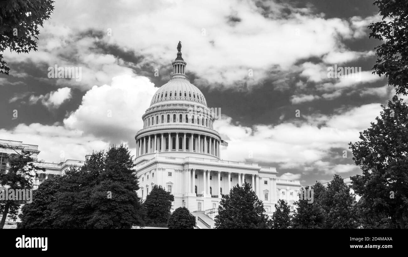 Capitolio de los Estados Unidos, el edificio del Capitolio frente al oeste. Congreso de los Estados Unidos de América, Washington, D.C., EE.UU., EE.UU., blanco y negro. Foto de stock