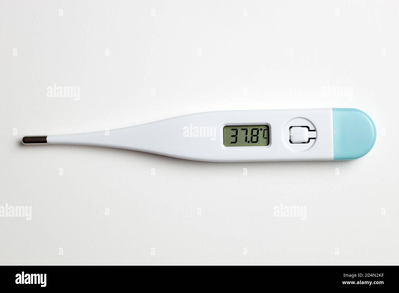 Termómetro digital sobre fondo blanco que Marca alta temperatura Fotografía  de stock - Alamy