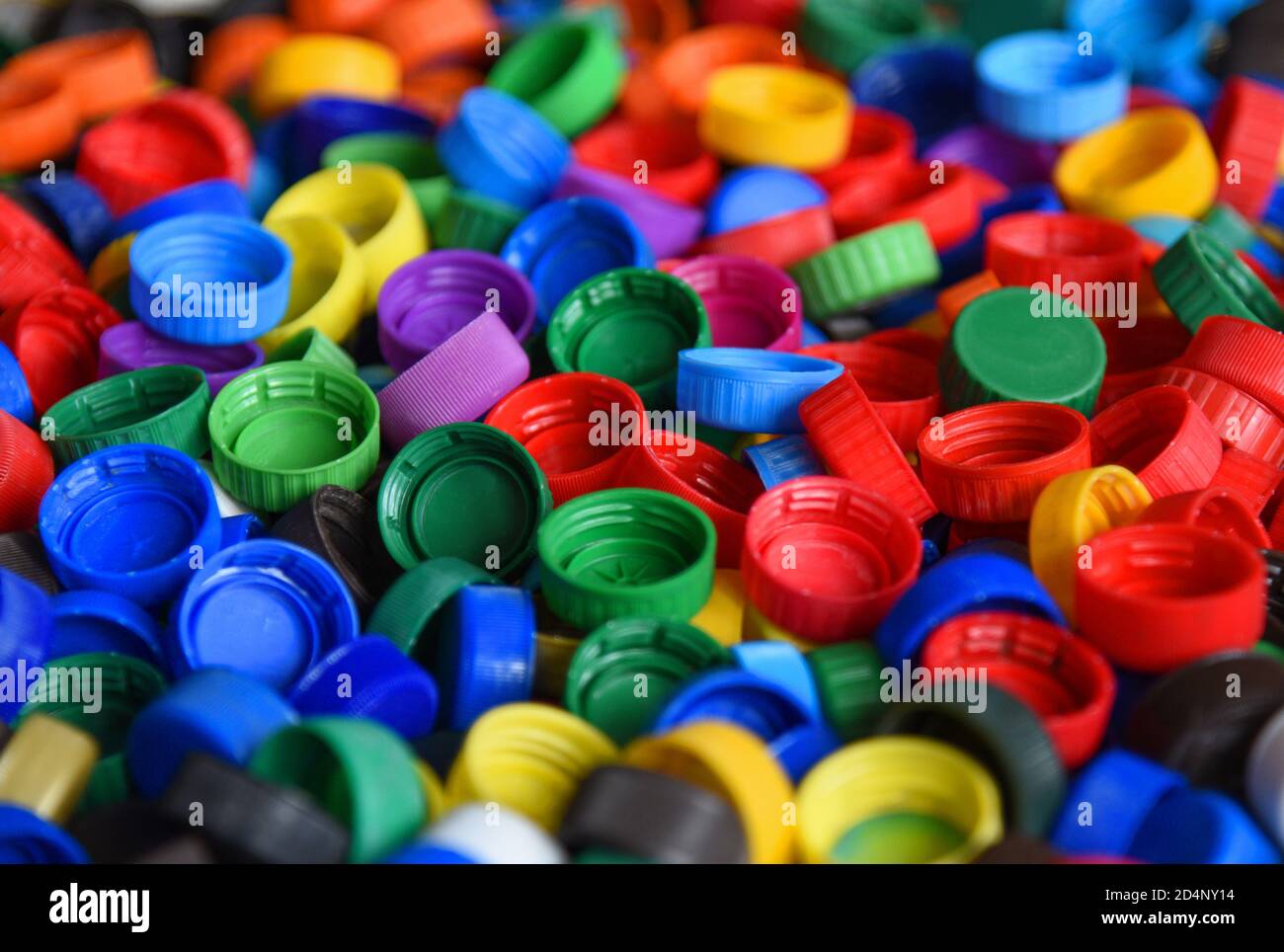 Fondo de tapas de botella de plástico. El material del tapón es