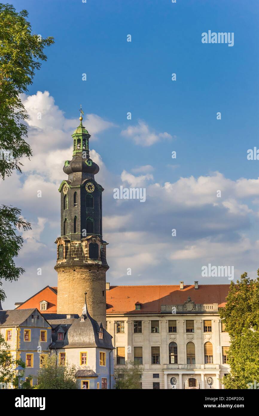Torre del histórico palacio de la ciudad en Weimar, Alemania Foto de stock
