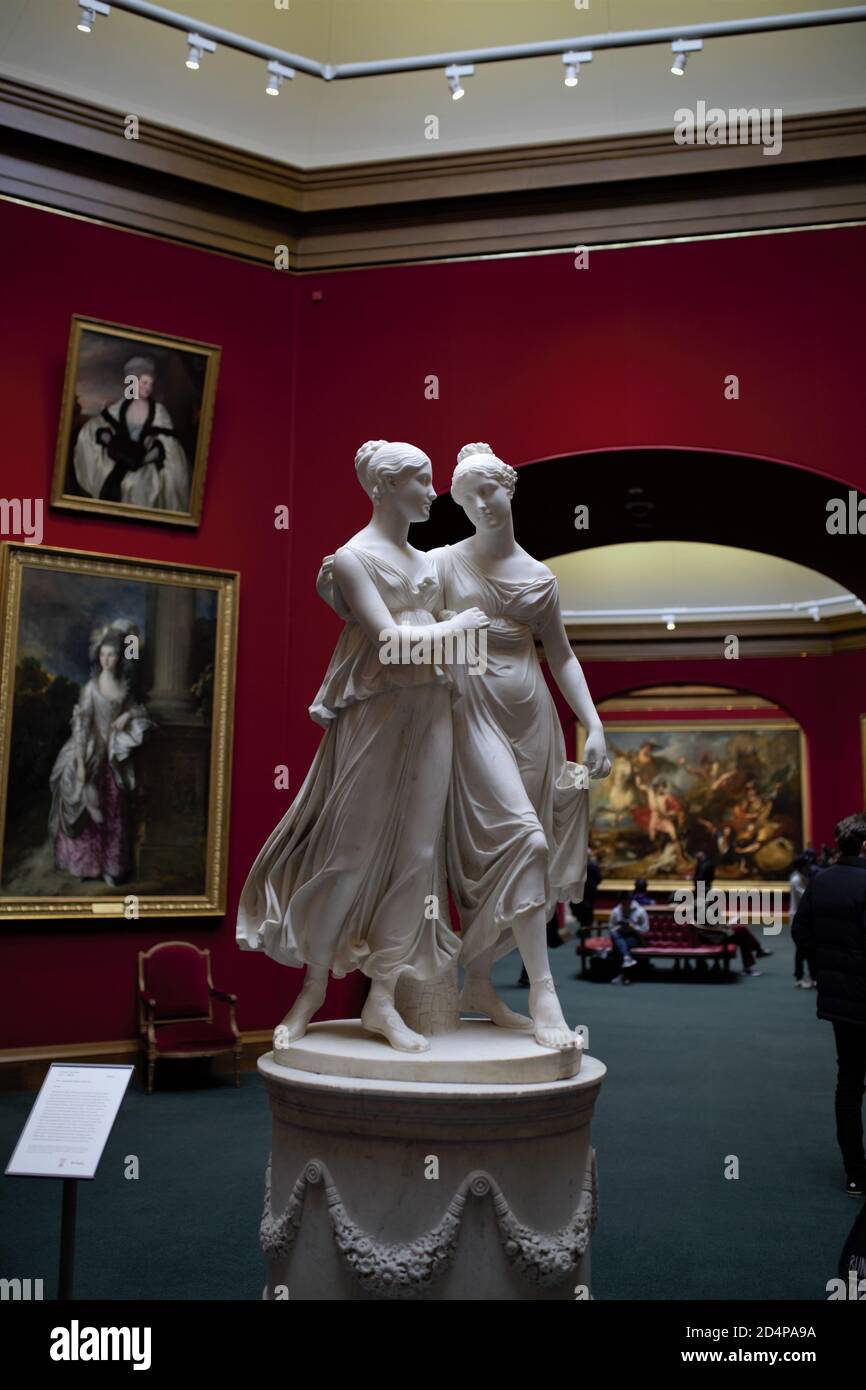 Lorenzo Bartolini (777 - 1850) Marmorskulptur der Campbell Sisters bailando un vals Foto de stock