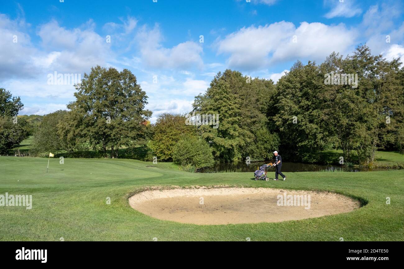 Blacknest Golf and Country Club, Blacknest, Hampshire, Inglaterra, Reino Unido vista de los jugadores en el campo. Foto de stock