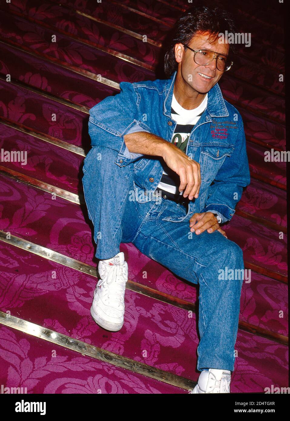 Cliff Richard celebra 30 años en el mundo del espectáculo en 1988 Foto de stock