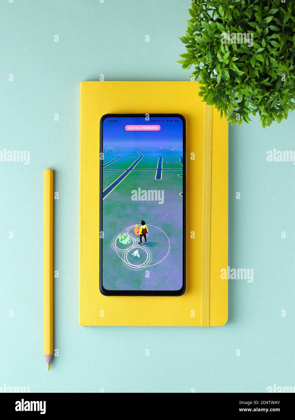 Assam, india - 11 de octubre de 2020 : logotipo de Pokemon go en pantalla  del teléfono imagen de stock Fotografía de stock - Alamy