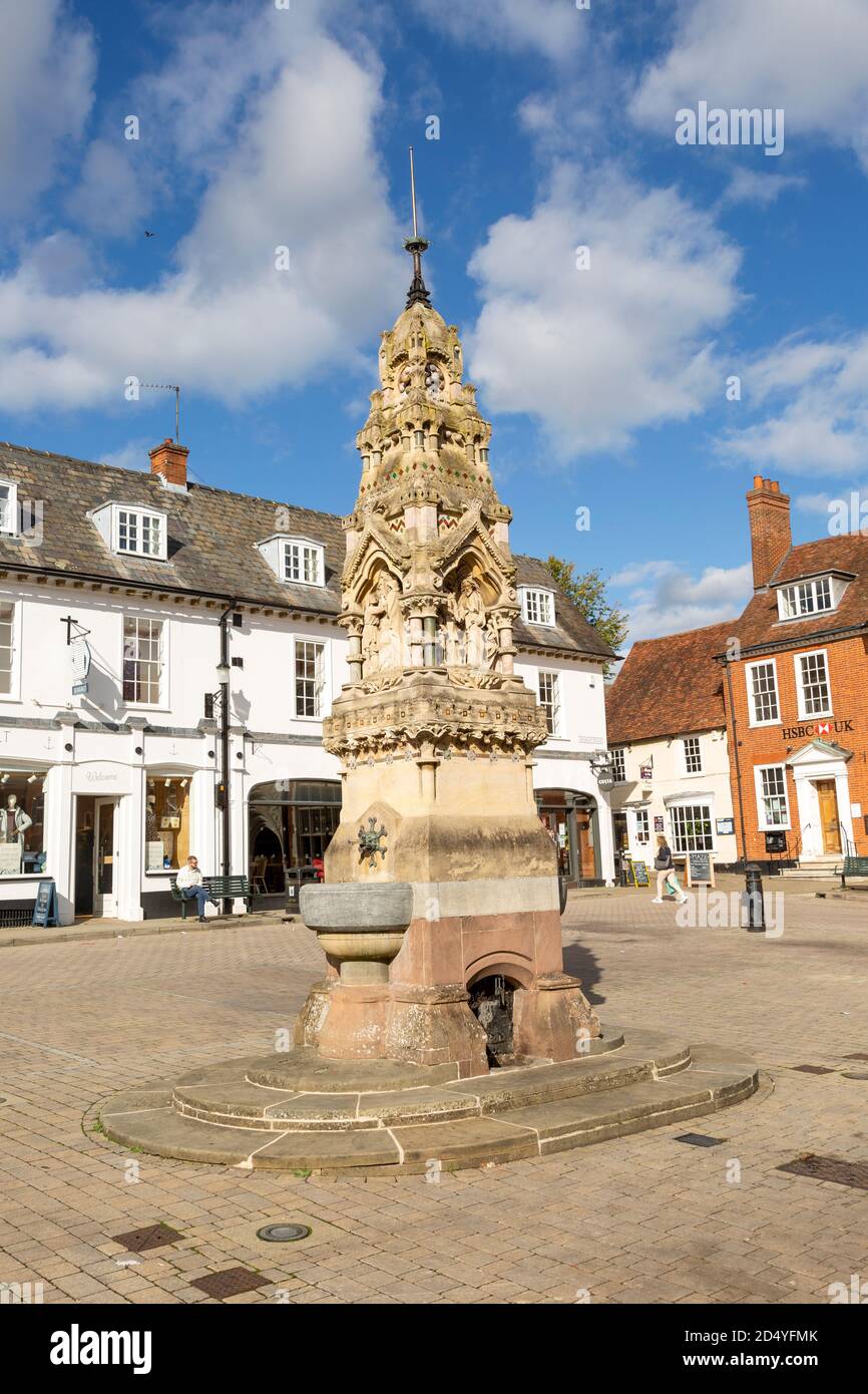 Fuente histórica en la plaza del mercado de la ciudad, Saffron Walden,  Essex, Inglaterra, Reino Unido Fotografía de stock - Alamy