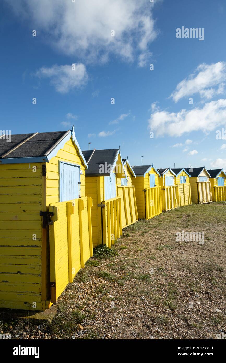 Cabañas de playa en Littlehampton Beach. Littlehampton, West Sussex, Inglaterra, Reino Unido Foto de stock