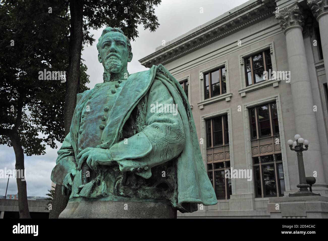 Estatua de bronce del general confederado A.P. Stewart colocó frente al juzgado del condado de Hamilton por las Hijas Unidas de la Confederación en 1919 Foto de stock
