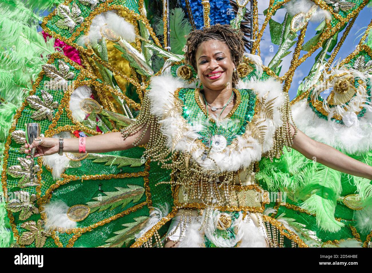 Miami Florida, Homestead Miami Carnival, Festival de Masqueraders de Mardi  Gras del Caribe, Mujer africana negra inmigra traje traje disfraz  enloquecido enloquecido Fotografía de stock - Alamy