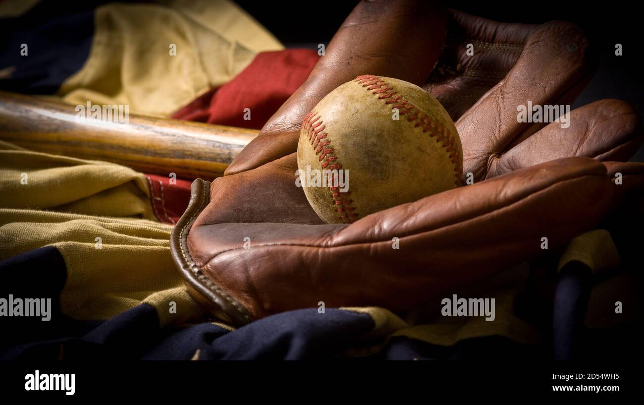 Equipo de béisbol antiguo y vintage en el banderín de la bandera americana Foto de stock