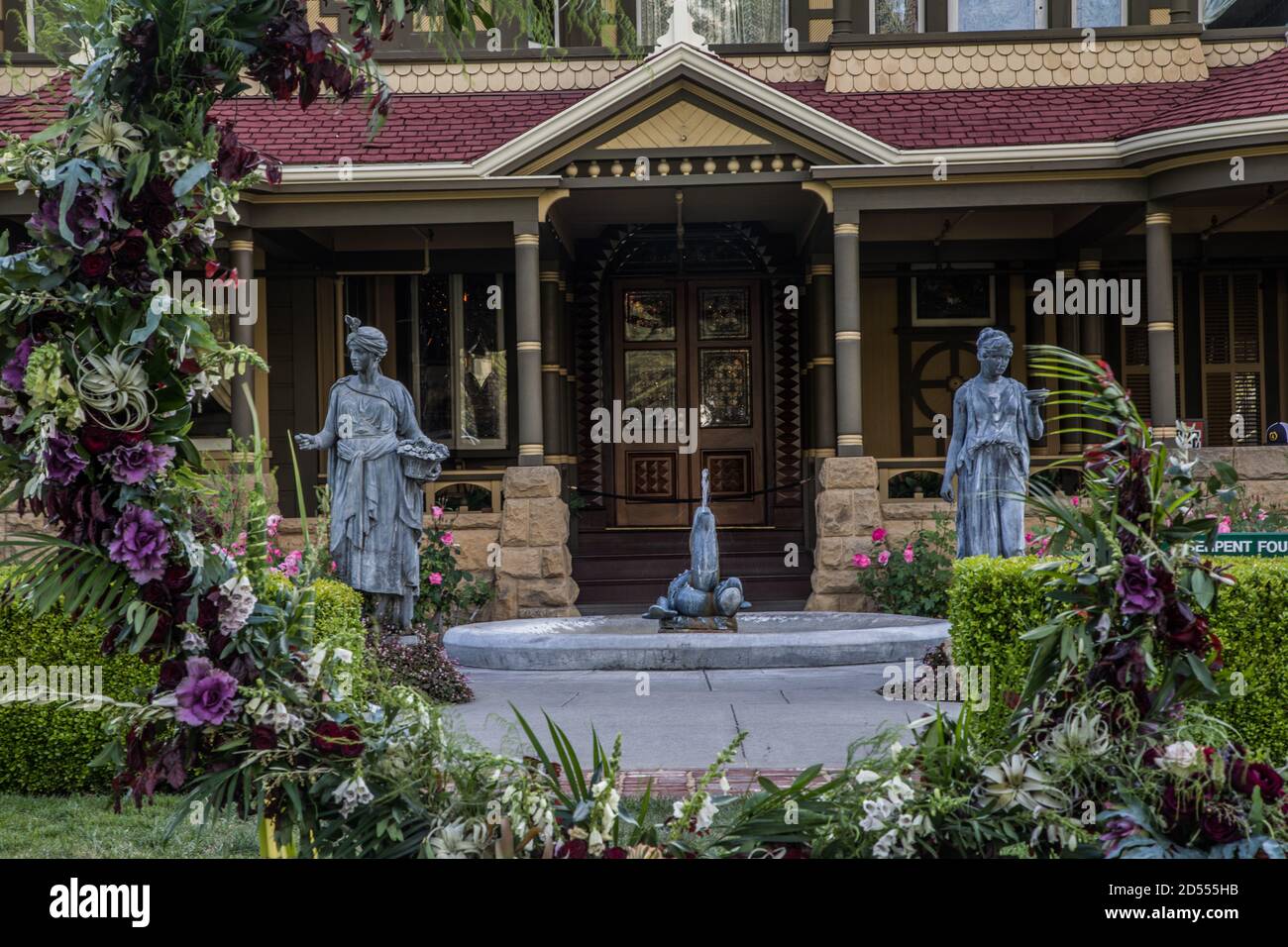 Fotos del exterior de la Winchester House en San José, California. Una