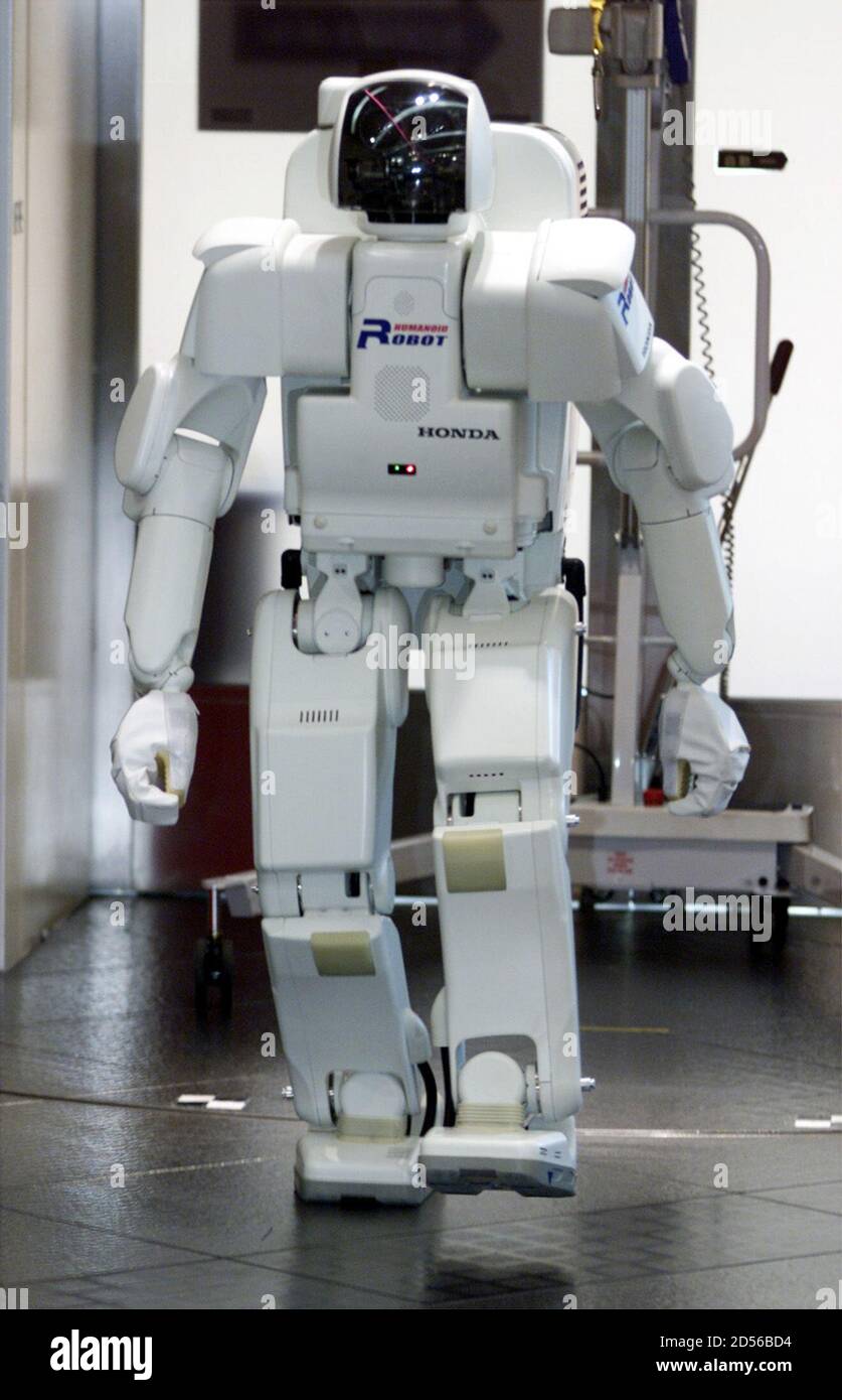 El robot humanoide P3 de Honda se presenta al público en su sede central en  Tokio el 1 de julio. La máquina es el último robot humano del fabricante de  automóviles. El