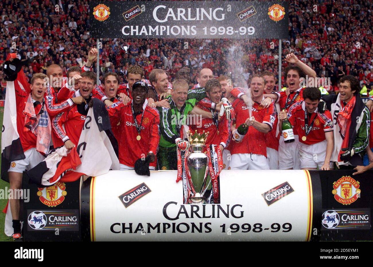 El equipo Manchester United celebra ganar la Premiership de la FA el 16 de  mayo. El Manchester United ganó el título de la Liga Premier inglesa por  quinta vez en siete temporadas