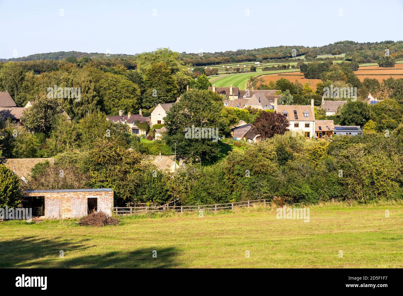 El pueblo Cotswold de Ford, Gloucestershire, Reino Unido - en una zona famosa por sus establos de carreras y hogar del castillo Jackdaws de Jonjo o’Neill Foto de stock