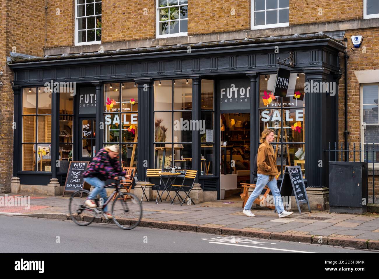 Tienda de muebles de la empresa Futon Cambridge UK - pequeña cadena de  alrededor de 20 tiendas, fundada en 1980, vende futones y muebles pequeños  para vivir Fotografía de stock - Alamy