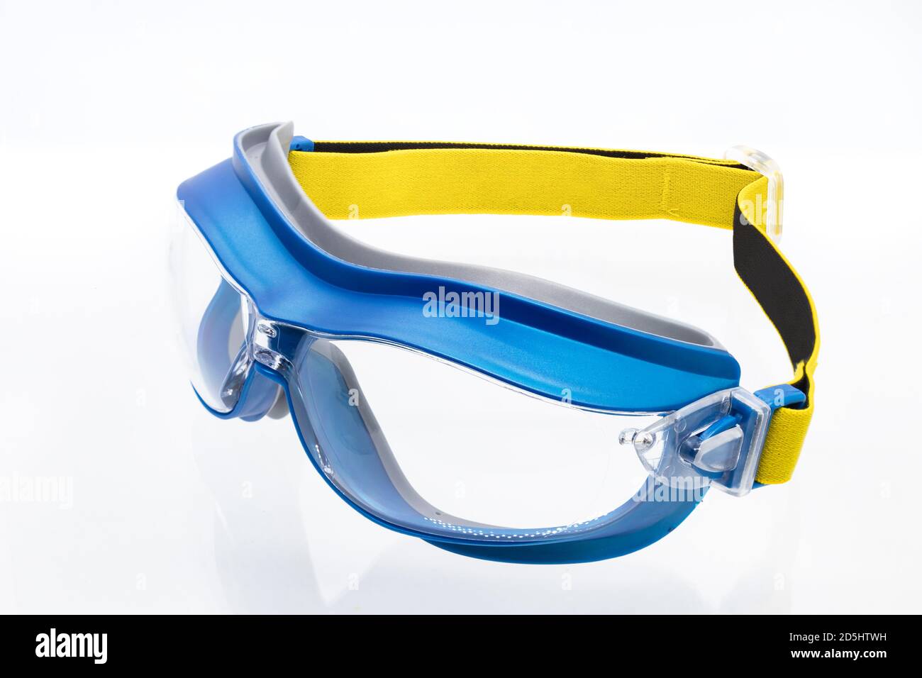 Gafas de seguridad con doble lente gafas antinebulizantes transparentes  para riesgos mecánicos. Montaje completo Fotografía de stock - Alamy