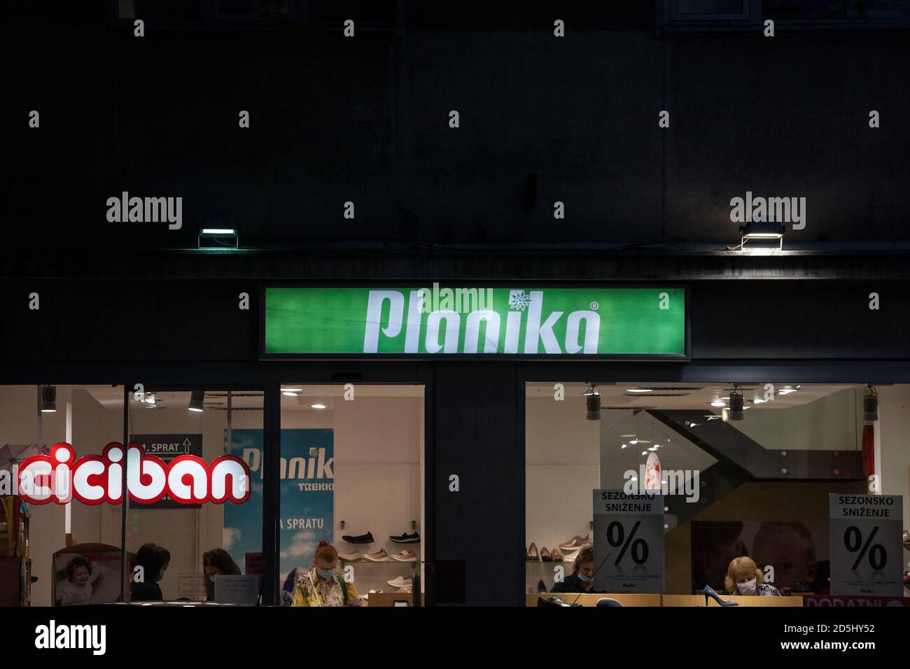 BELGRADO, SERBIA - 24 DE AGOSTO de 2020: Planika Shoes firma frente a su  tienda local en Belgrado. Planika Obuca es un fabricante de zapatos y  calzado an Fotografía de stock - Alamy