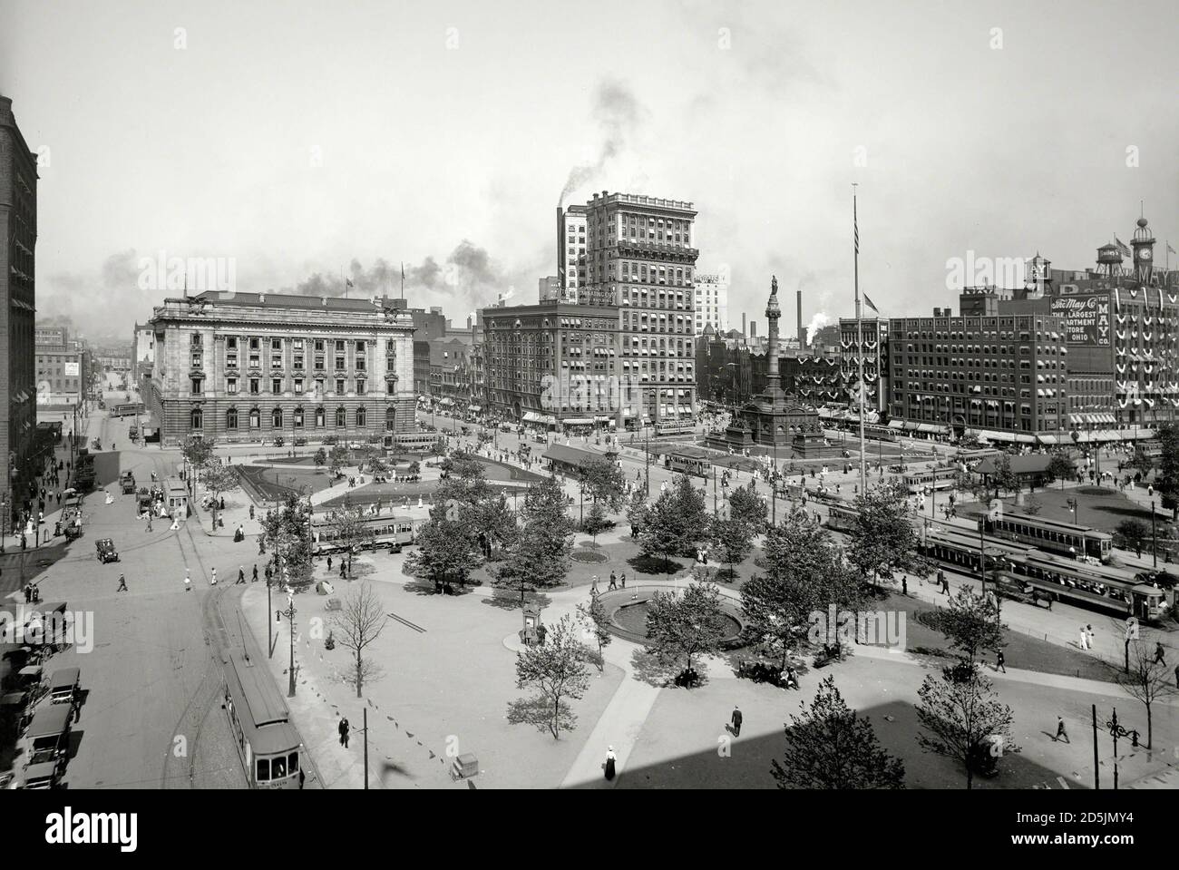 Postal retro de Cleveland. Plaza Pública - Monumento a los soldados y marineros del condado de Cuyahoga. Cleveland, Ohio, EE.UU. 1910 s. Foto de stock