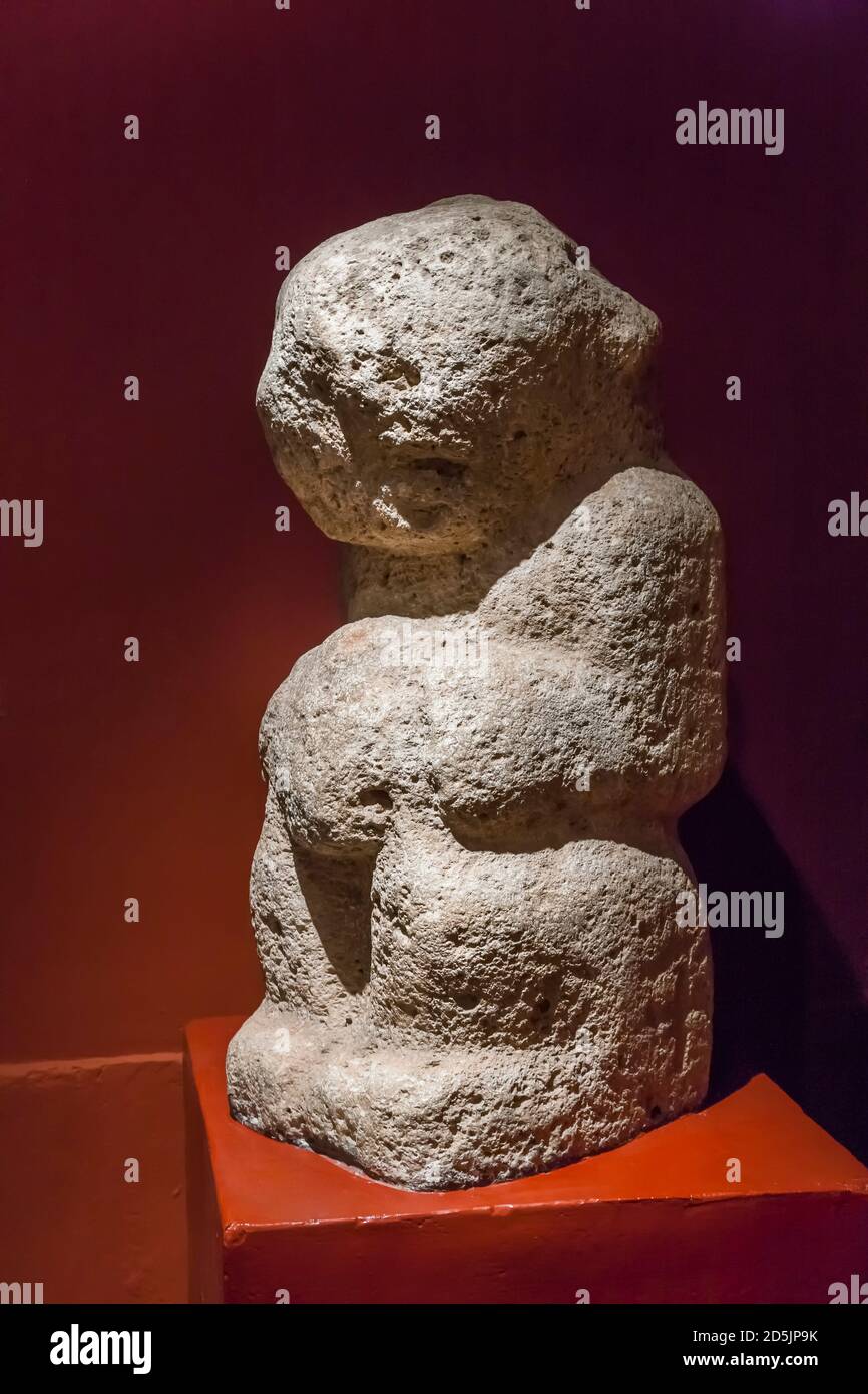 Estatua de piedra 'el degollador', Galería del período Formativo, 'Museo Nacional de Arqueología, Antropología e Historia del Perú', Lima, Perú, Sudamérica Foto de stock