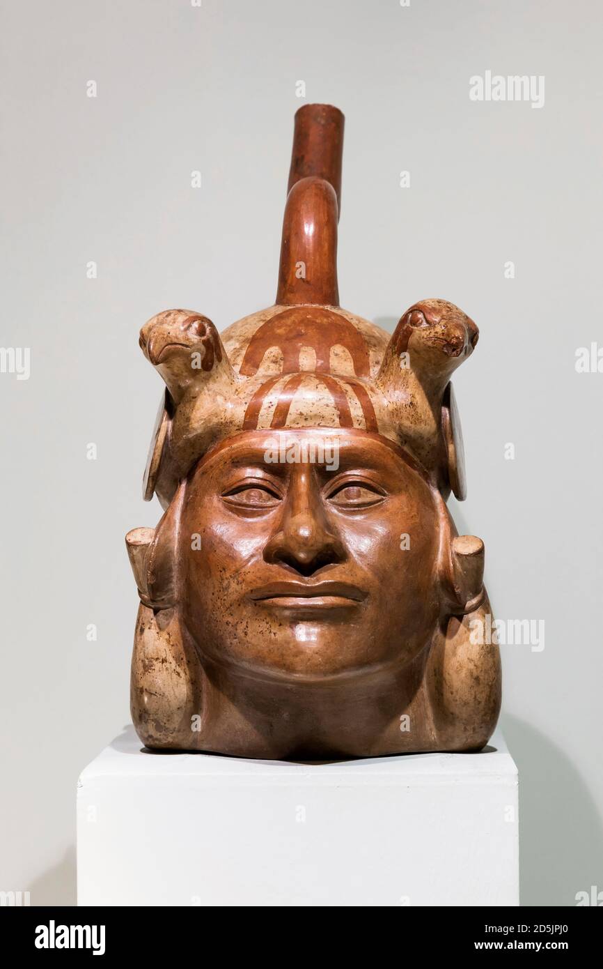 Portrait Head Bottle, la galería de la colección Moche, 'Museo Nacional de Arqueología, Antropología e Historia del Perú', Lima, Perú, Sudamérica Foto de stock
