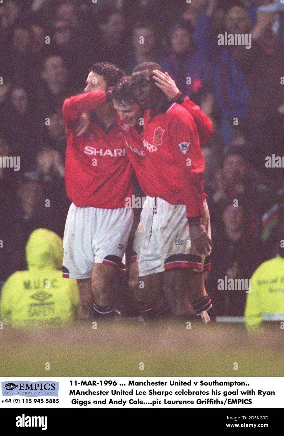 Lee Sharpe, de Manchester United, celebra su gol con Ryan Giggs Y Andy Cole Foto de stock