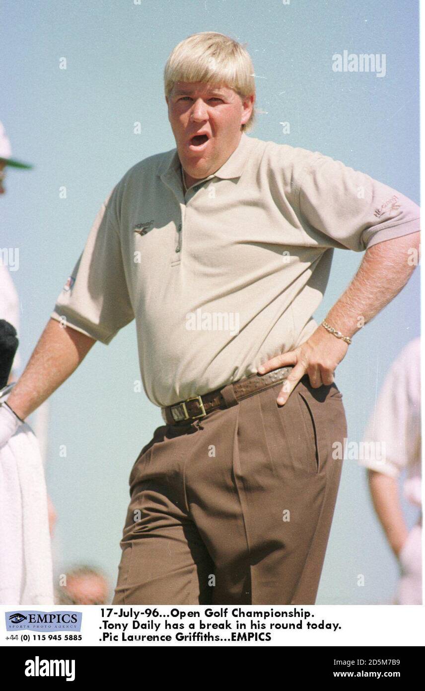 17-Julio-96. Open Golf Championship. John Daly tiene un descanso en su ronda hoy Foto de stock