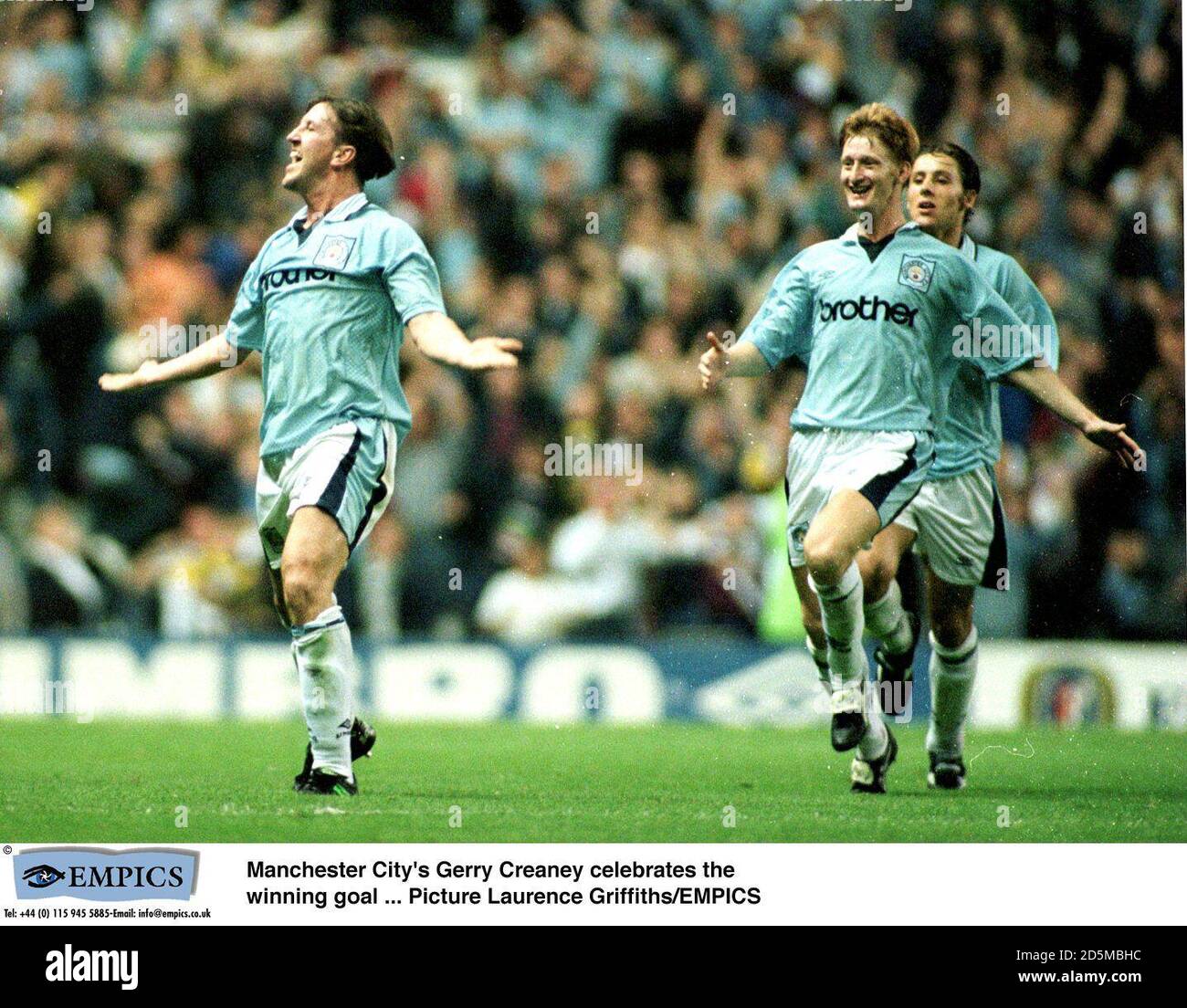 Gerry Creaney de Manchester City celebra el gol ganador... Imagen Laurence Griffiths/EMPICS Foto de stock