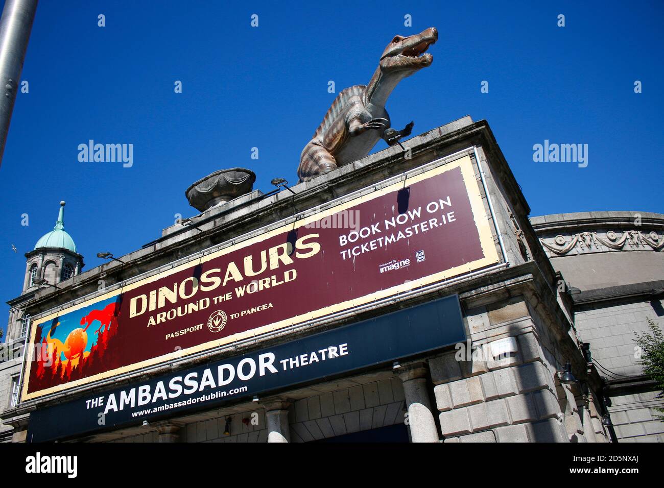 Tyrannus Sausrus Dinosaurier Rex)-Figur auf dem embajador del teatro,  Dublin, Irlanda/ Irlanda (nur fuer redaktionelle Verwendung. Keine Werbung.  Ref Fotografía de stock - Alamy