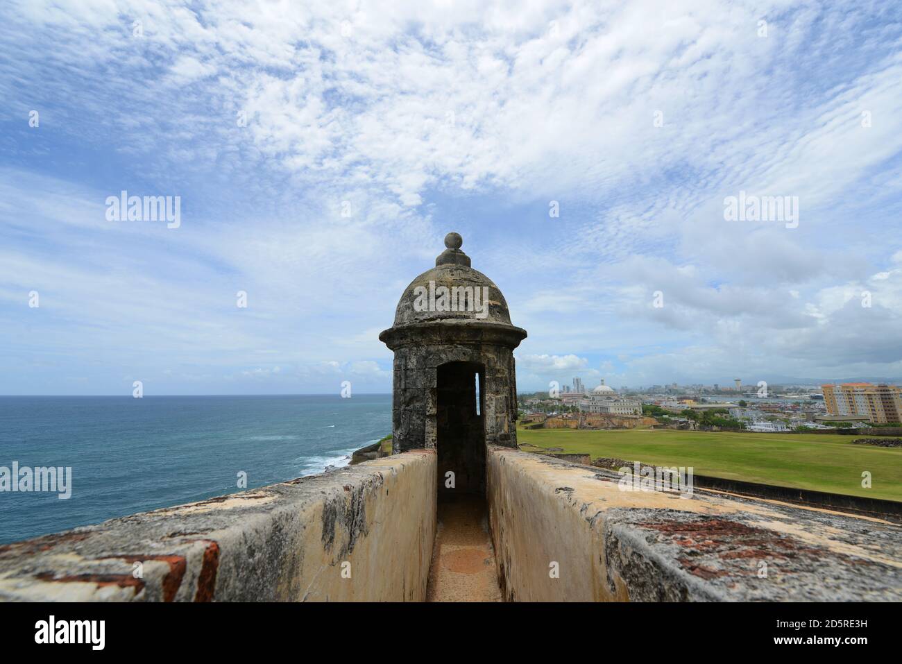 Castillo San Felipe del Morro el Morro Sentry Box, San Juan, Puerto Rico. Castillo San Felipe del Morro es declarado Patrimonio de la Humanidad por la UNESCO si Foto de stock
