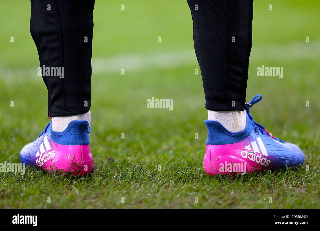Detalle de las botas de fútbol Adidas Fotografía de stock - Alamy