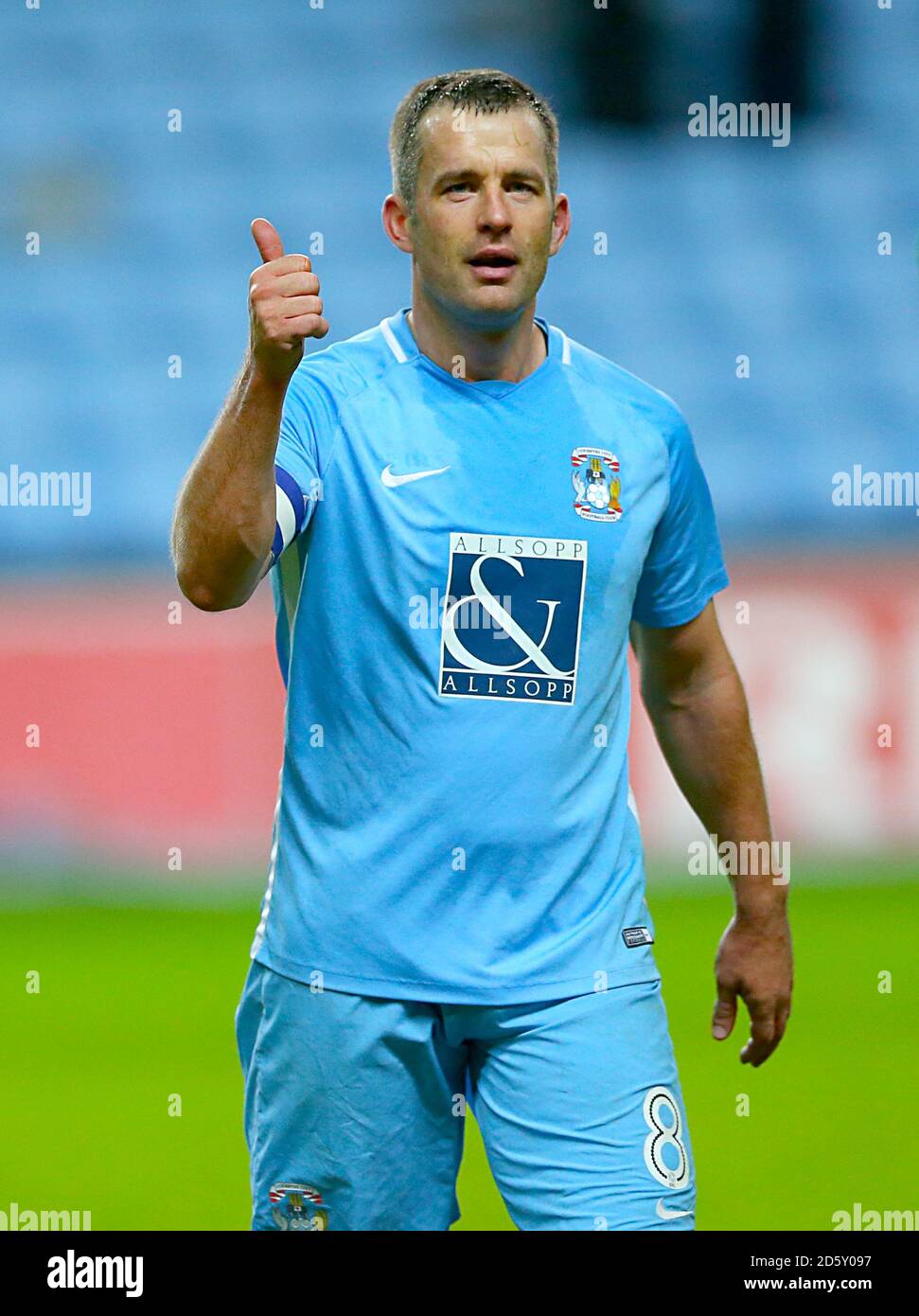 El Capitan De Coventry City Michael Doyle Despues Del Silbato Final Fotografia De Stock Alamy